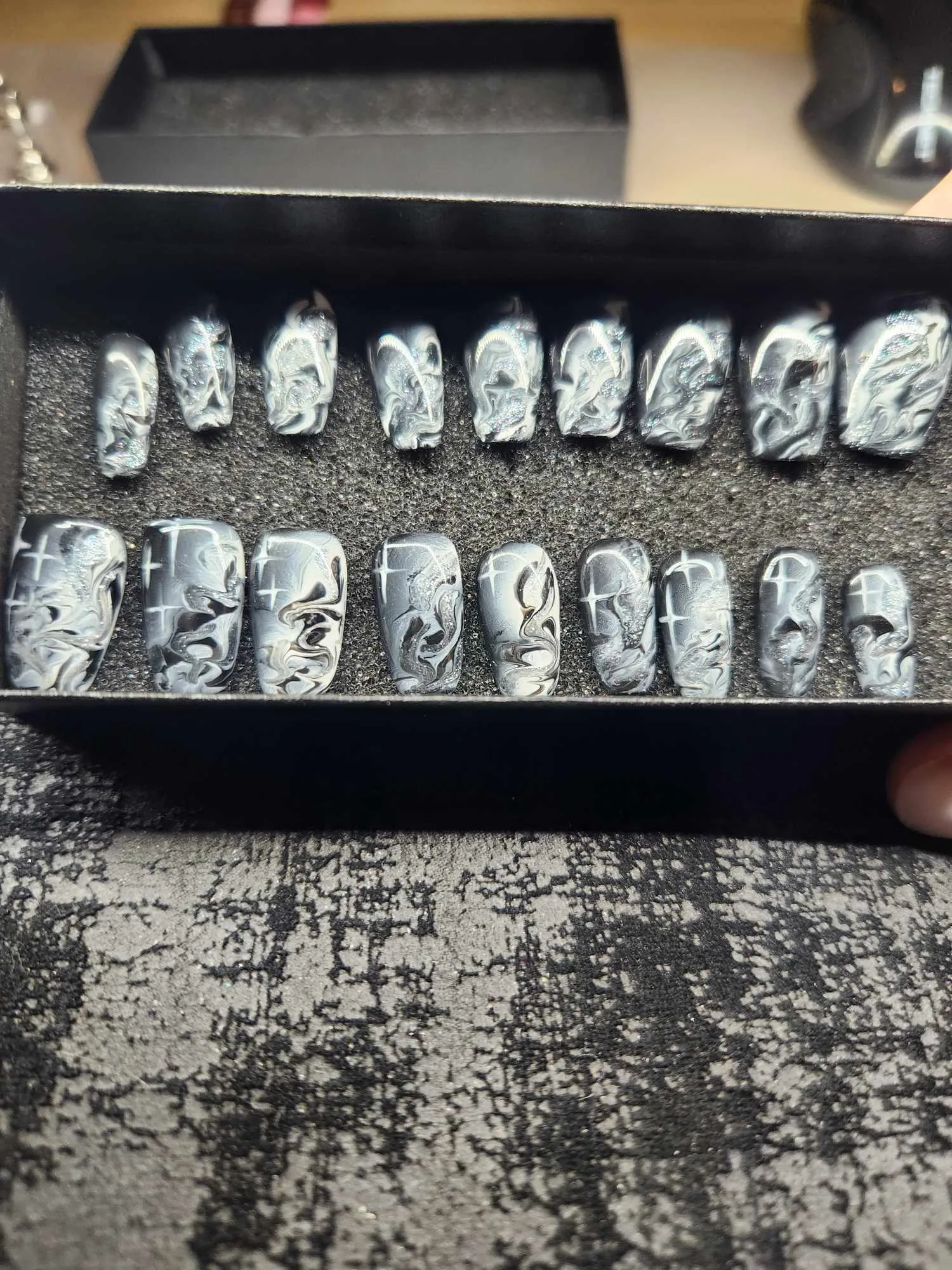 gwen-nails press on nails noir